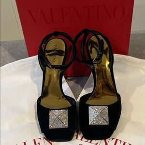 Valentino Garavani Black velvet heels sandals with crystal embellished stud